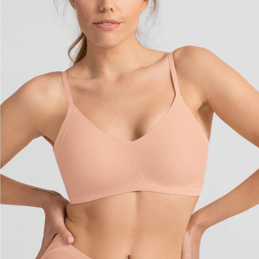 HoneyLove Silhouette Seamless Wireless Nude Bra